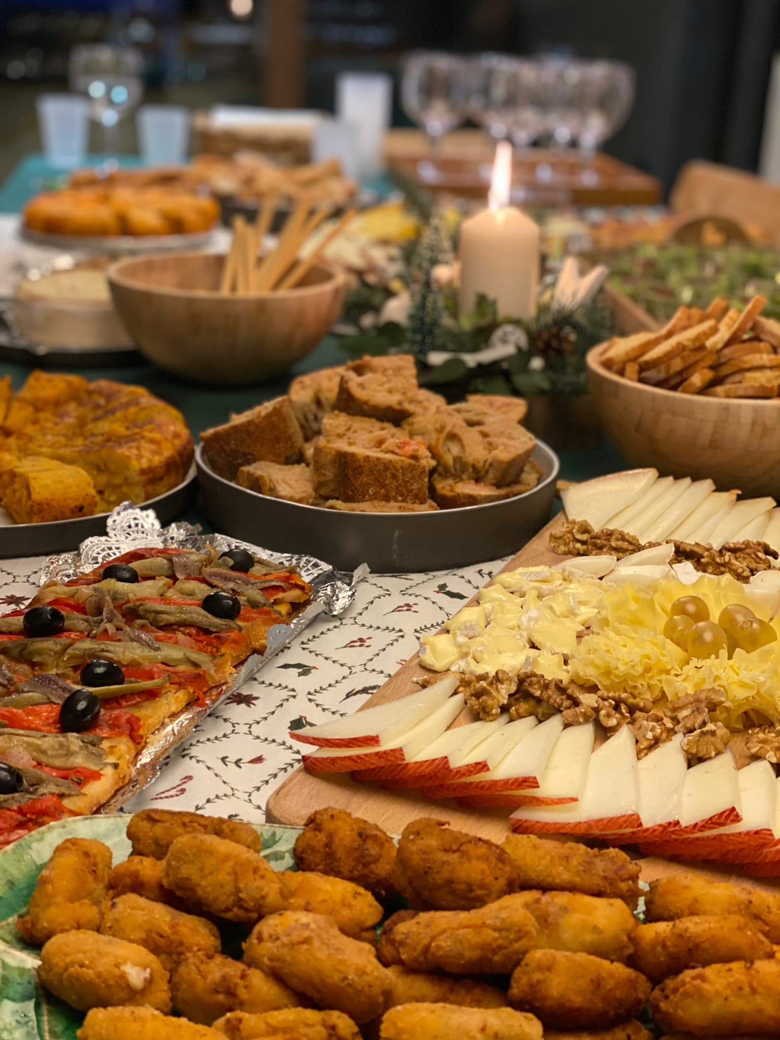 Sopar elegant amb plats bellament presentats